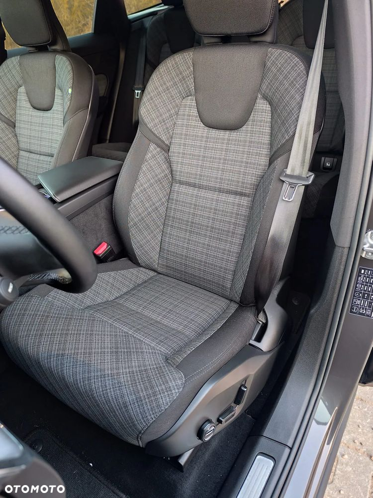 Volvo XC 60 B5 D AWD Ultimate Dark - 15