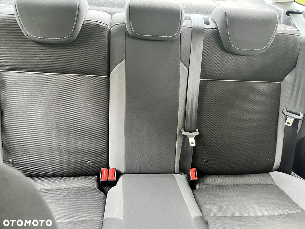 Ford Focus 1.6 Trend - 36