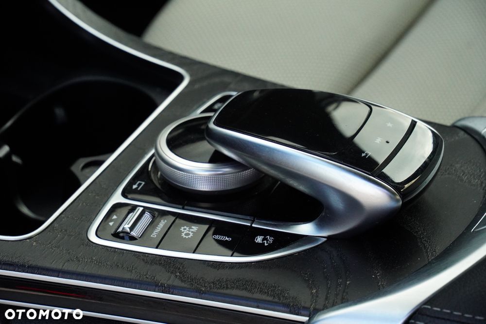 Mercedes-Benz Klasa C AMG 43 4Matic 9G-TRONIC - 21