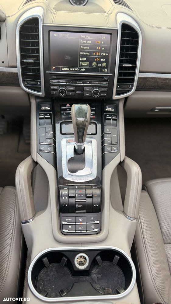 Porsche Cayenne 3.0 L V6 - 7