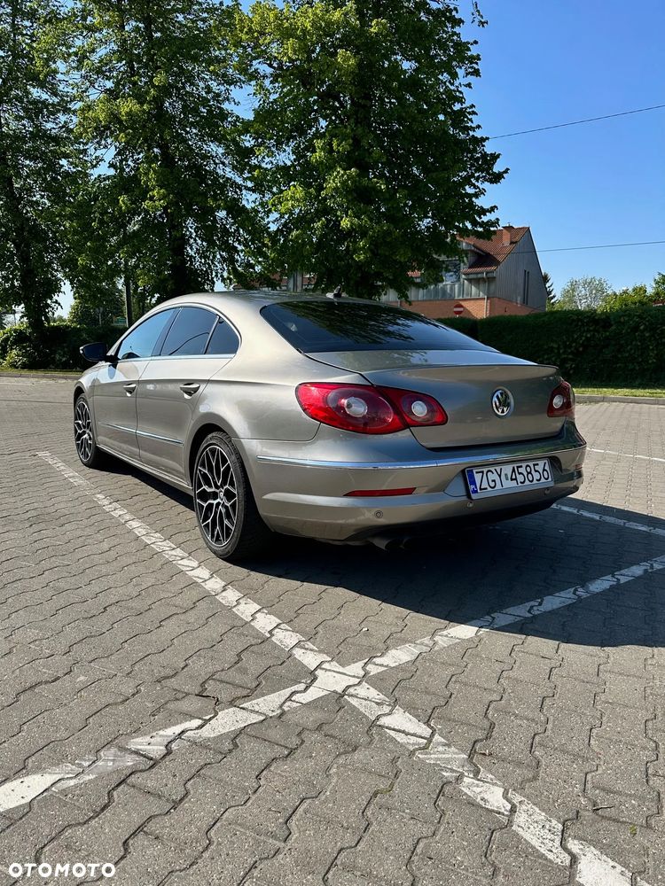 Volkswagen Passat - 4