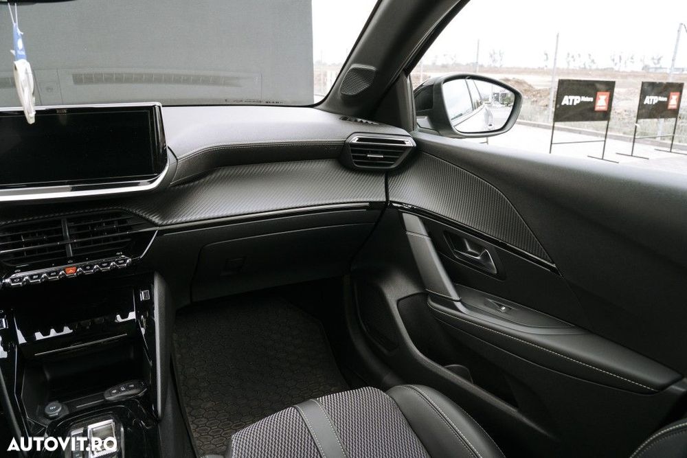 Peugeot 208 - 18