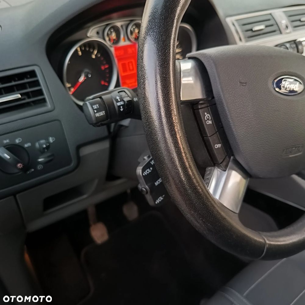 Ford Kuga 2.0 TDCi 2x4 Titanium - 38