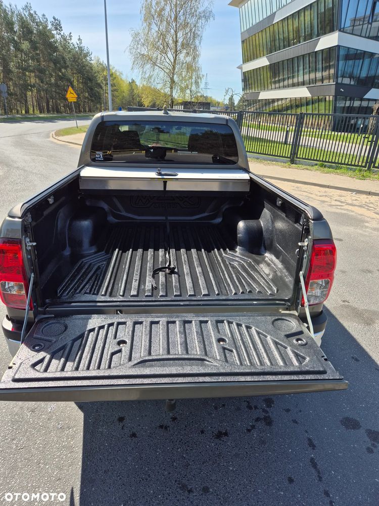 Toyota Hilux 2.4 D-4D Double Cab SR5 4x4 - 5