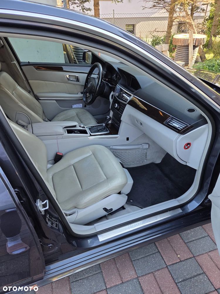 Mercedes-Benz Klasa E 220 CDI DPF BlueEFFICIENCY Automatik - 11