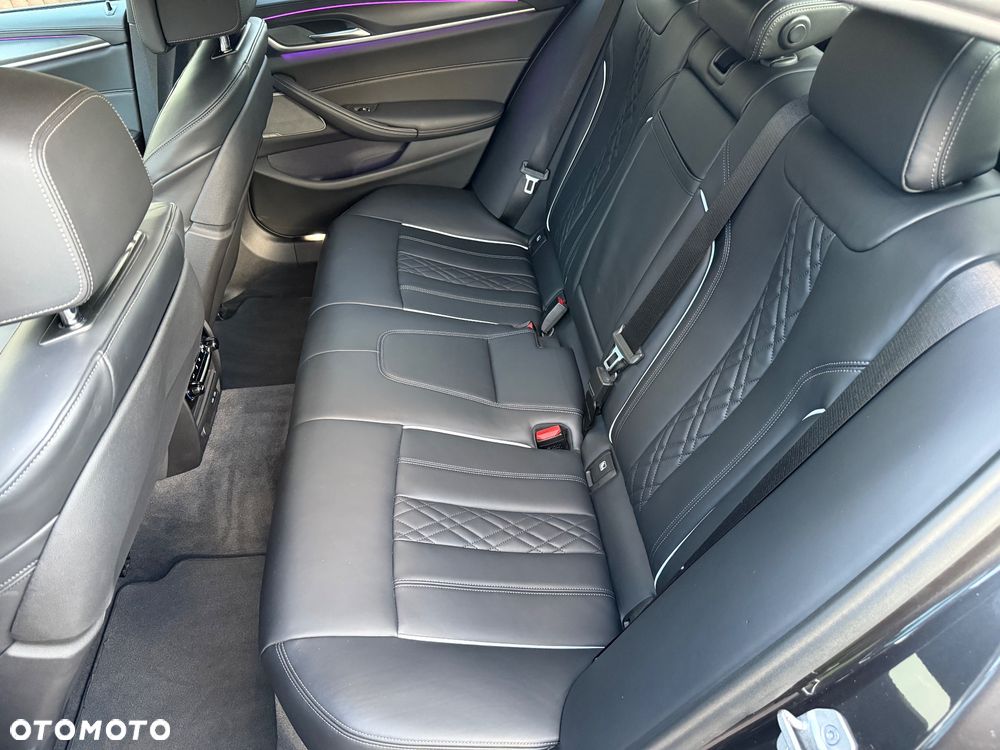 BMW Seria 5 540d xDrive mHEV M Sport sport - 11