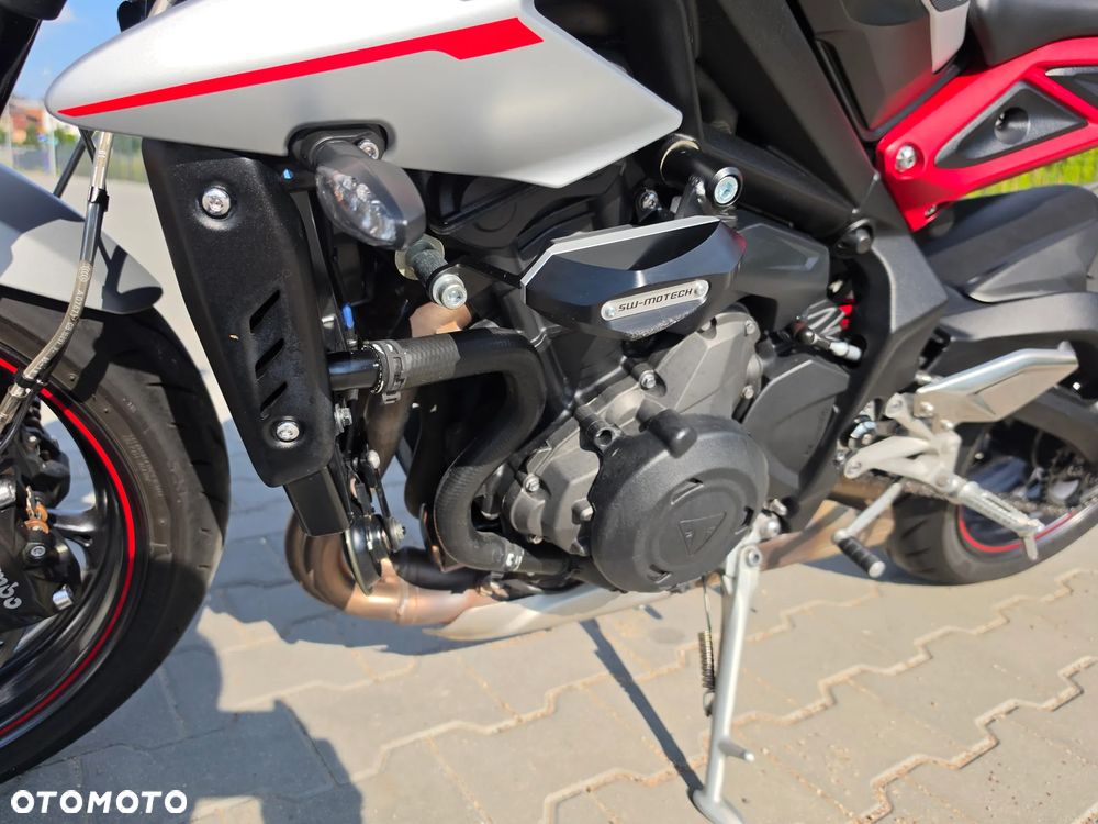 Triumph Street Triple - 10