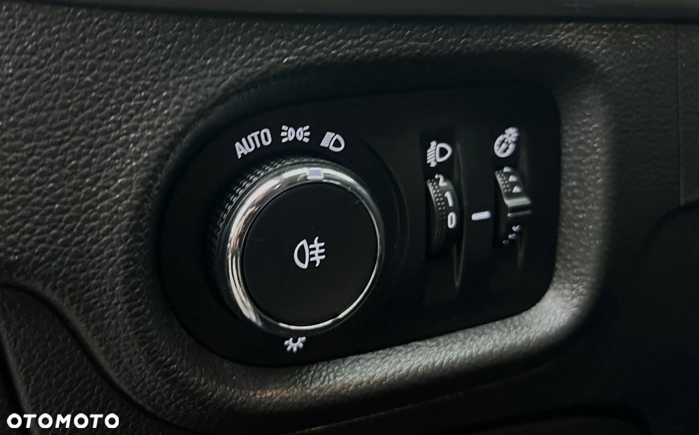 Opel Astra 1.6 CDTI Dynamic S&S - 30