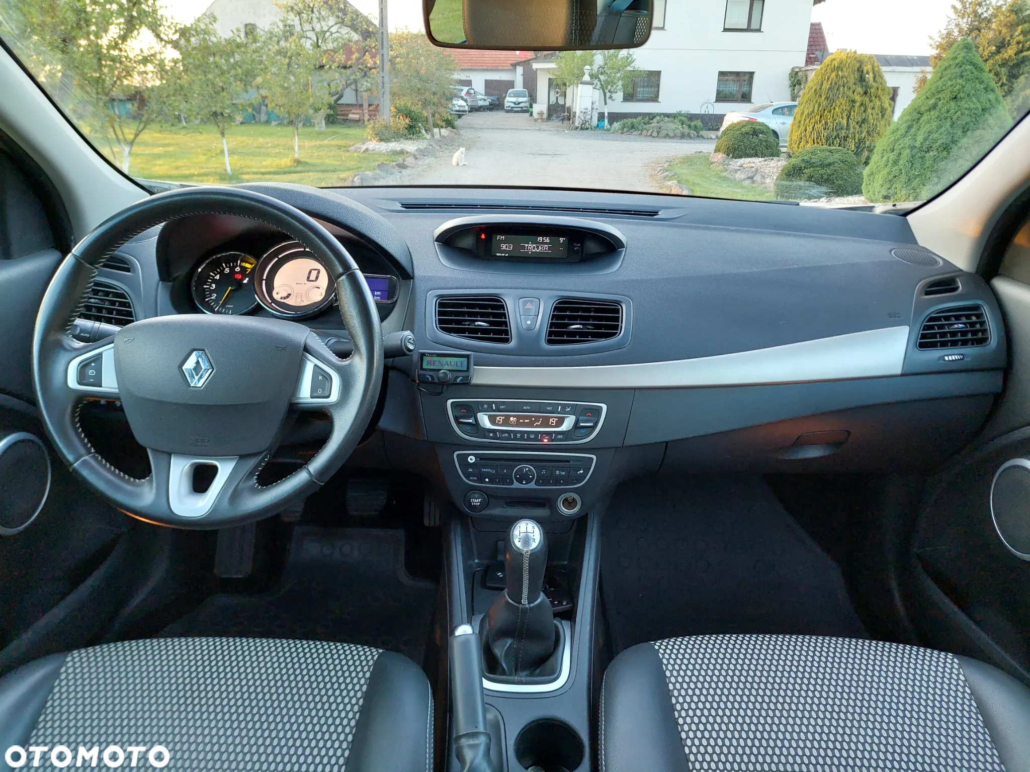 Renault Fluence 1.6 16V Techno Feel - 11
