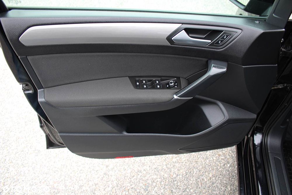 Volkswagen Touran 2.0 TDI SCR Highline - 29