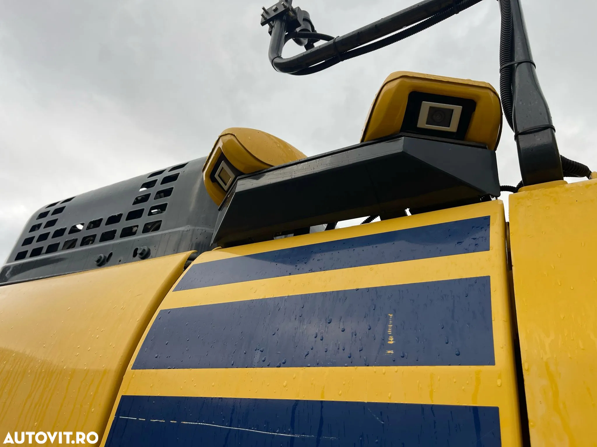 Komatsu PC 210LC-11 - 12