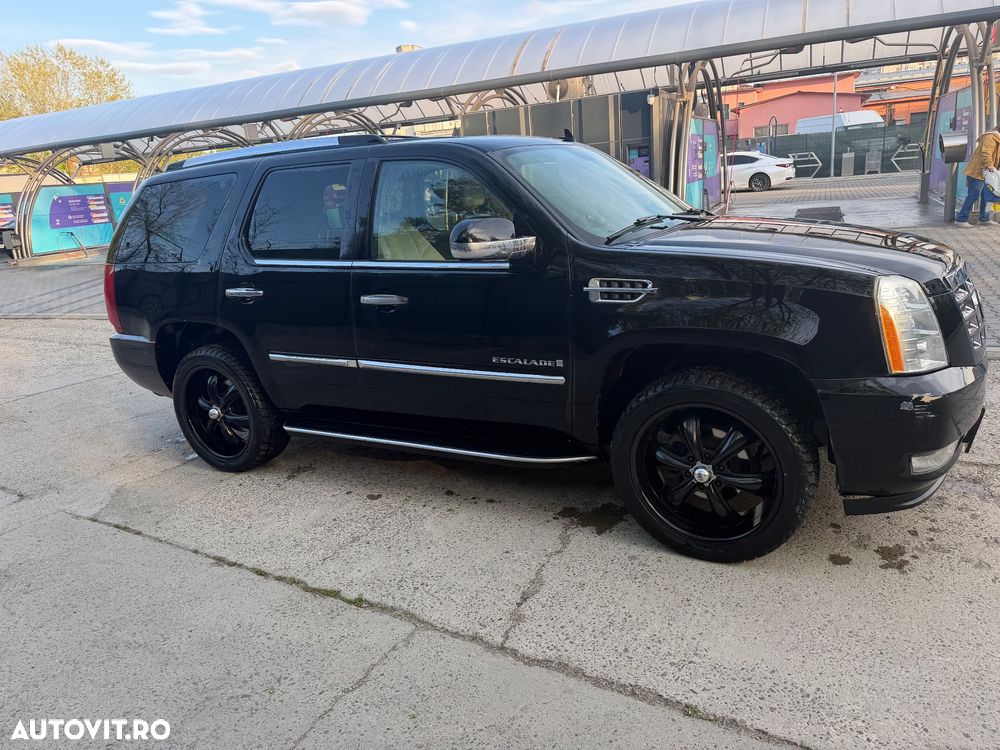 Cadillac Escalade - 3