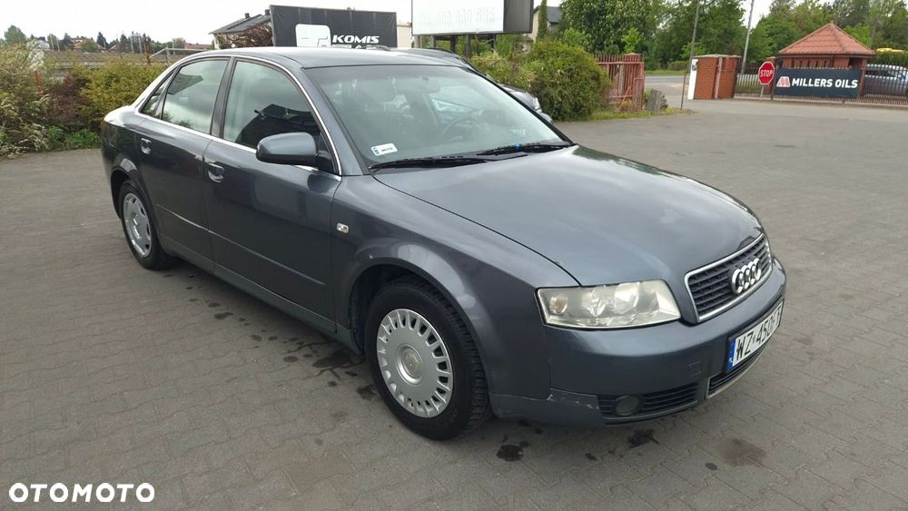Audi A4 Limousine - 4