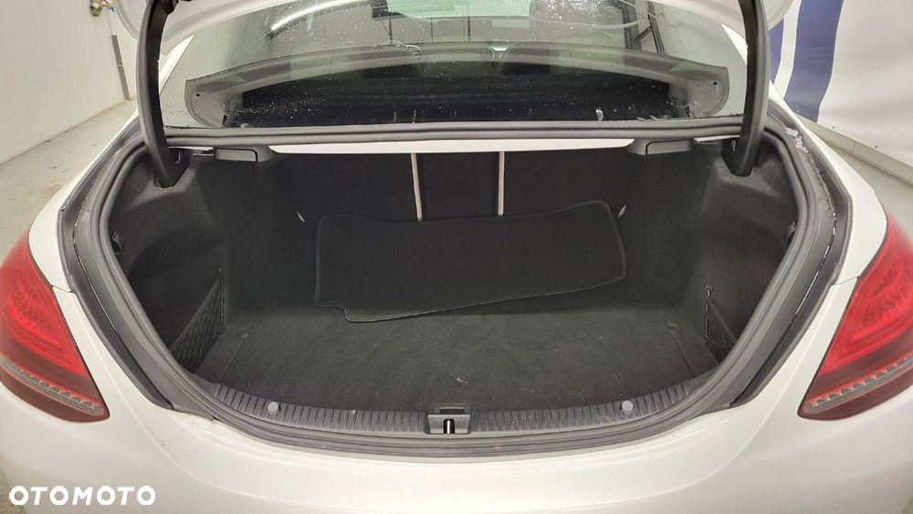 Mercedes-Benz Klasa C 200 4MATIC 9G-TRONIC - 24