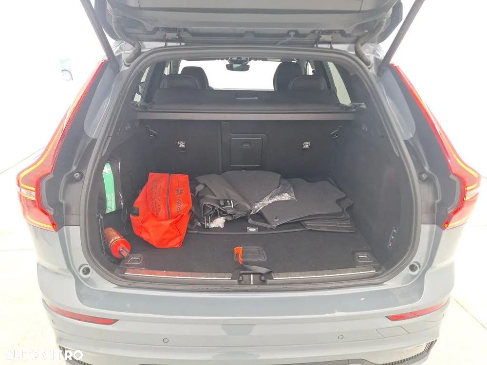 Volvo XC 60 B4 MHEV AT8 AWD R-Design - 8