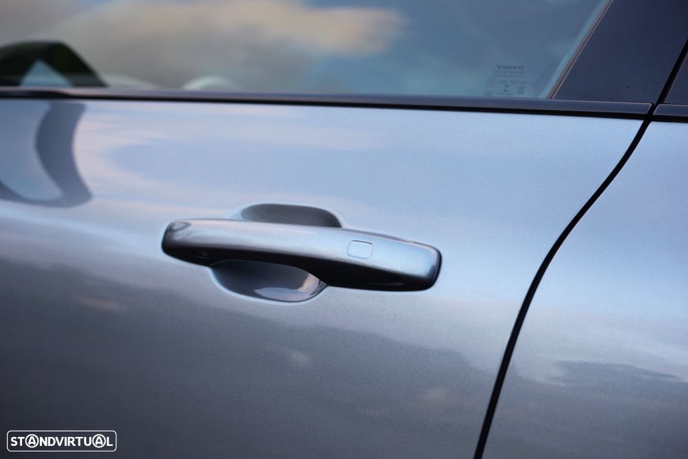 Volvo XC 60 2.0 T8 PHEV R-Design AWD - 22