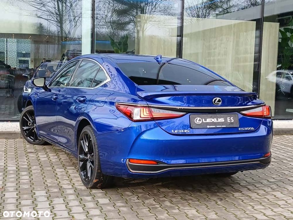 Lexus ES 300h F Sport Design - 11