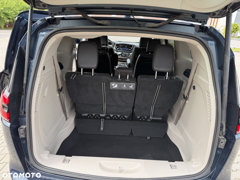 Chrysler Pacifica - 26