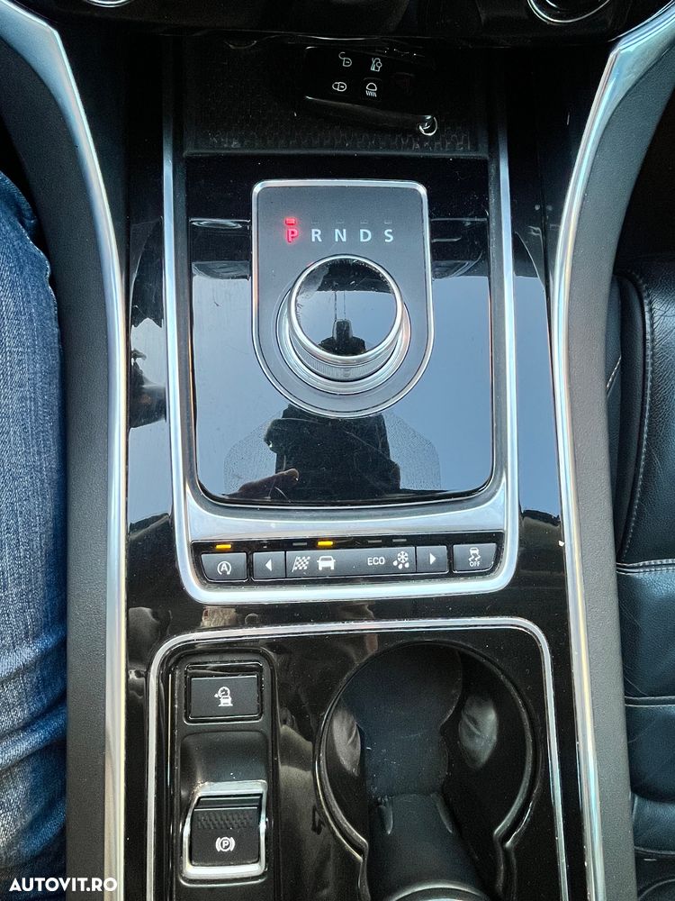 Jaguar XE 2.0 Prestige - 7