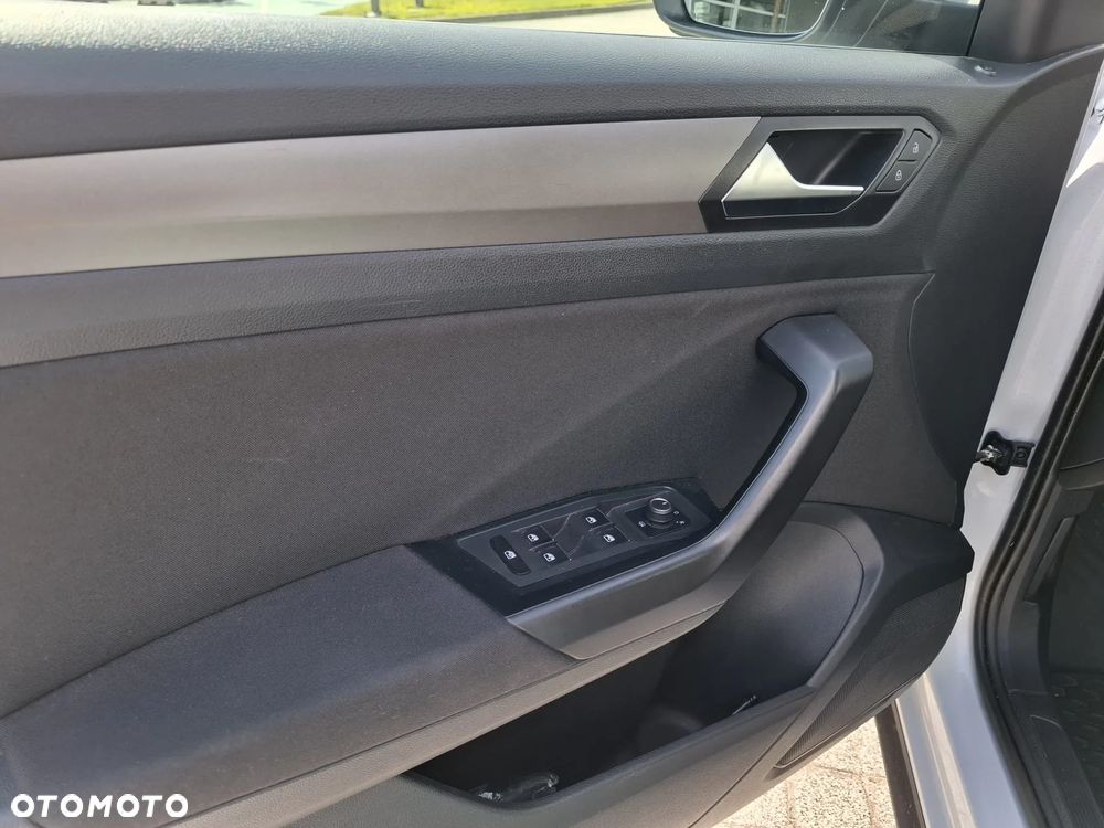 Volkswagen T-Roc 1.0 TSI Advance - 10