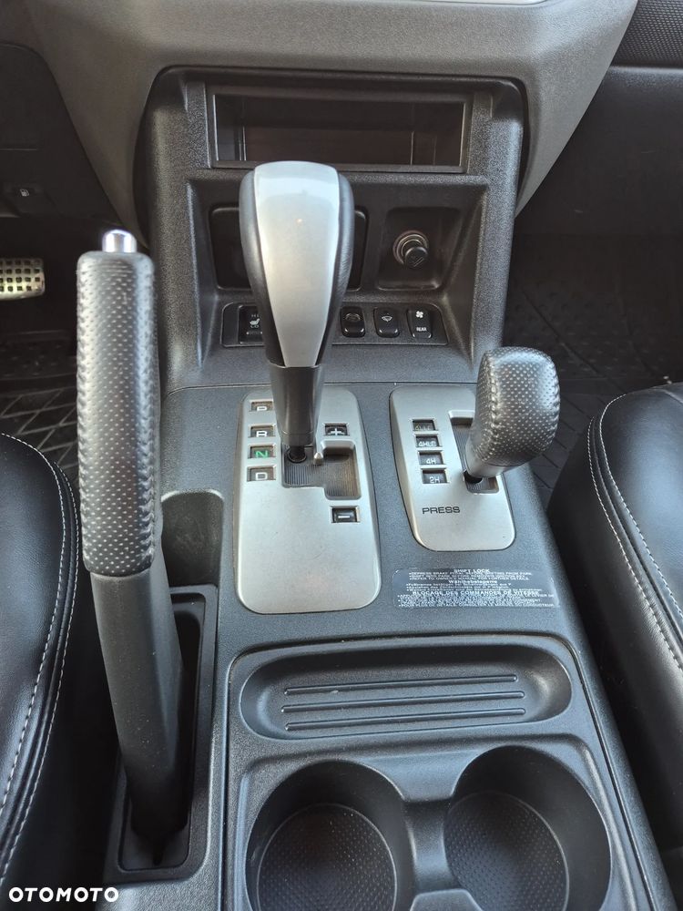 Mitsubishi Pajero - 22