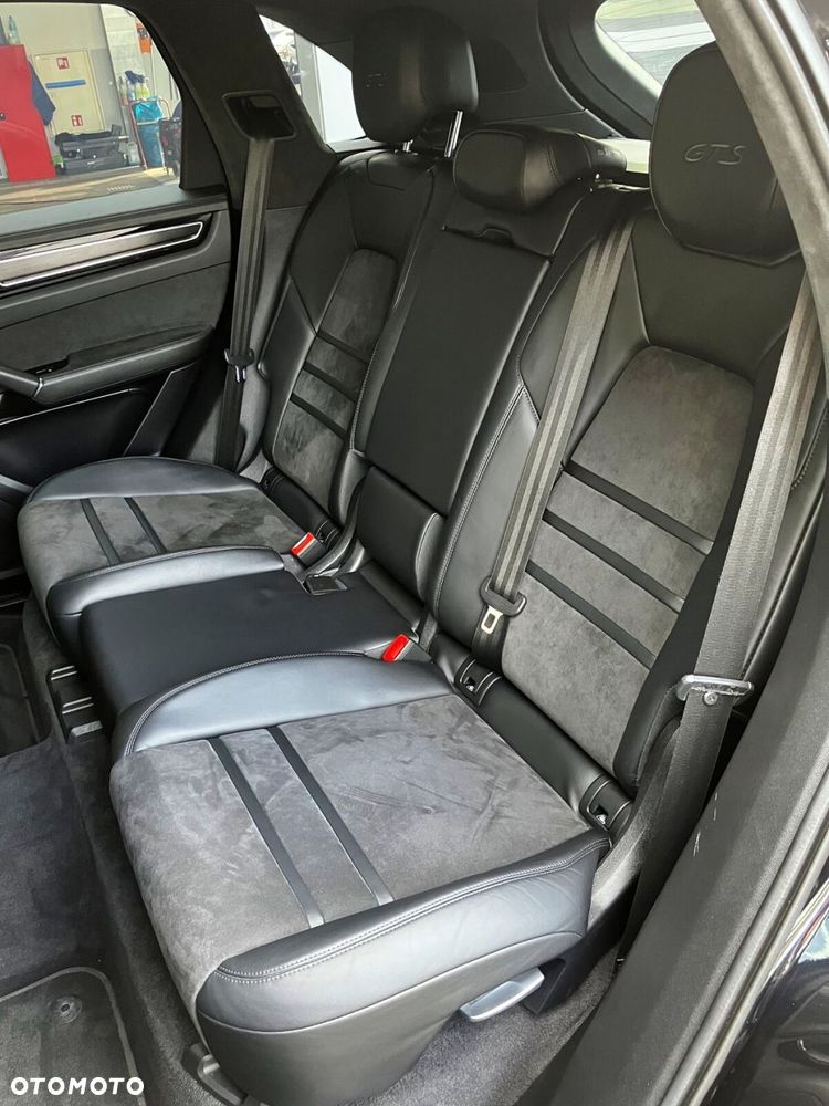 Porsche Cayenne - 21