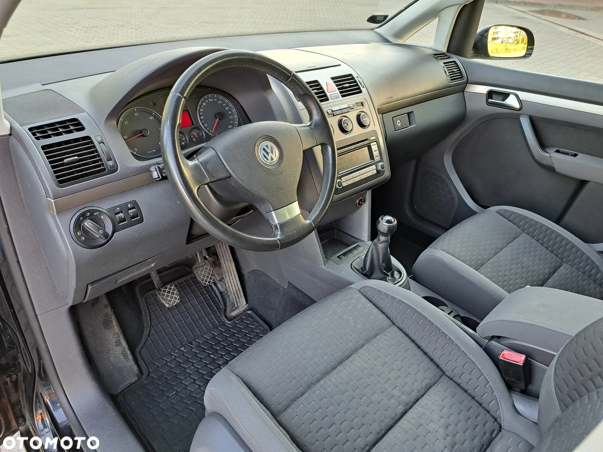 Volkswagen Touran - 14