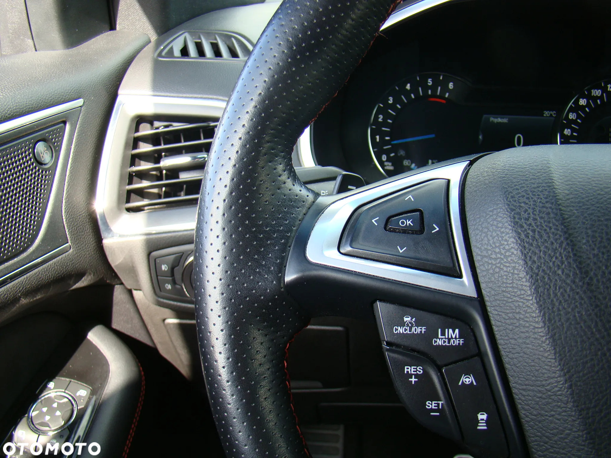 Ford Edge 2.0 EcoBlue Bi-Turbo 4x4 ST-LINE - 26