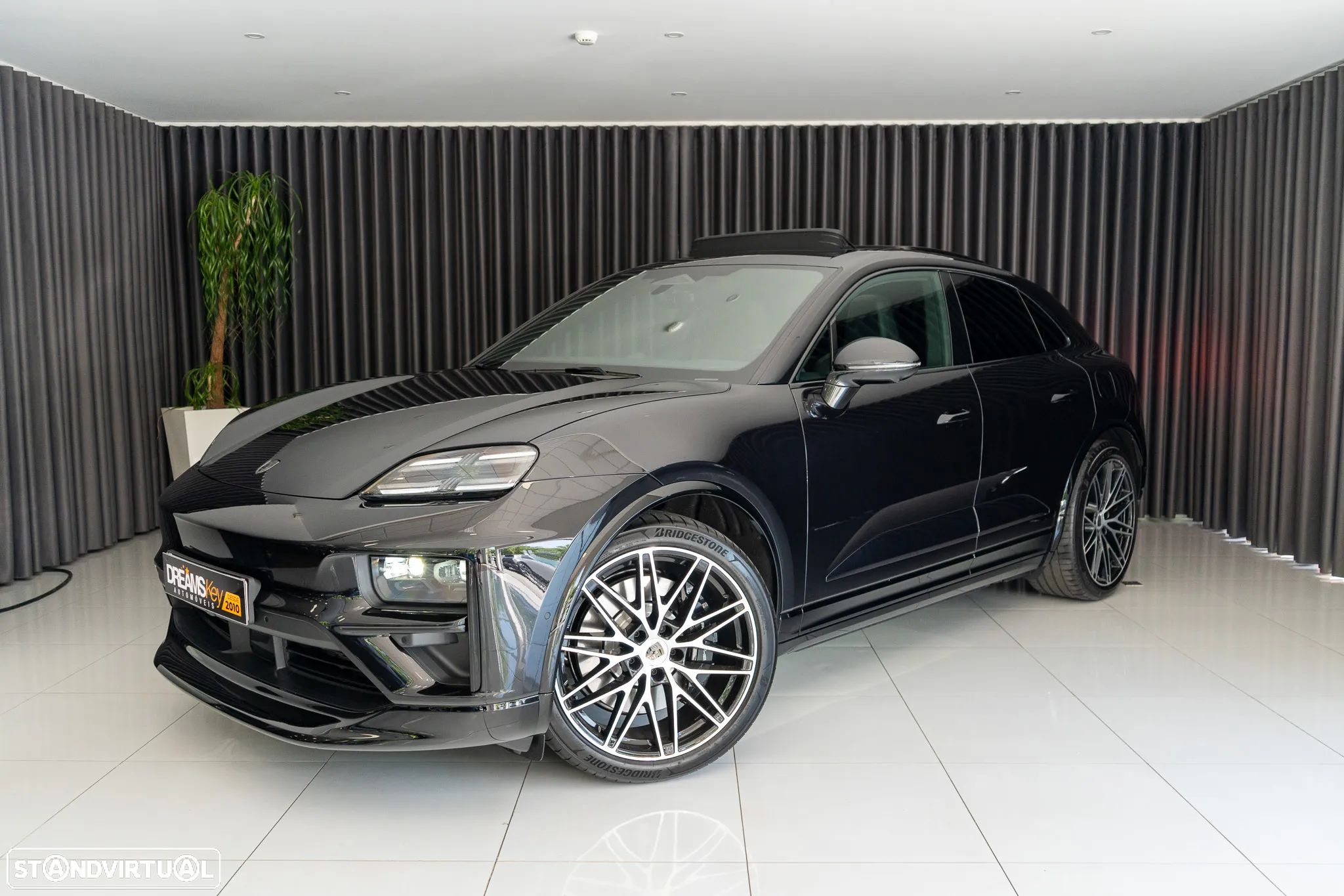 Porsche Macan Electric Turbo - 1