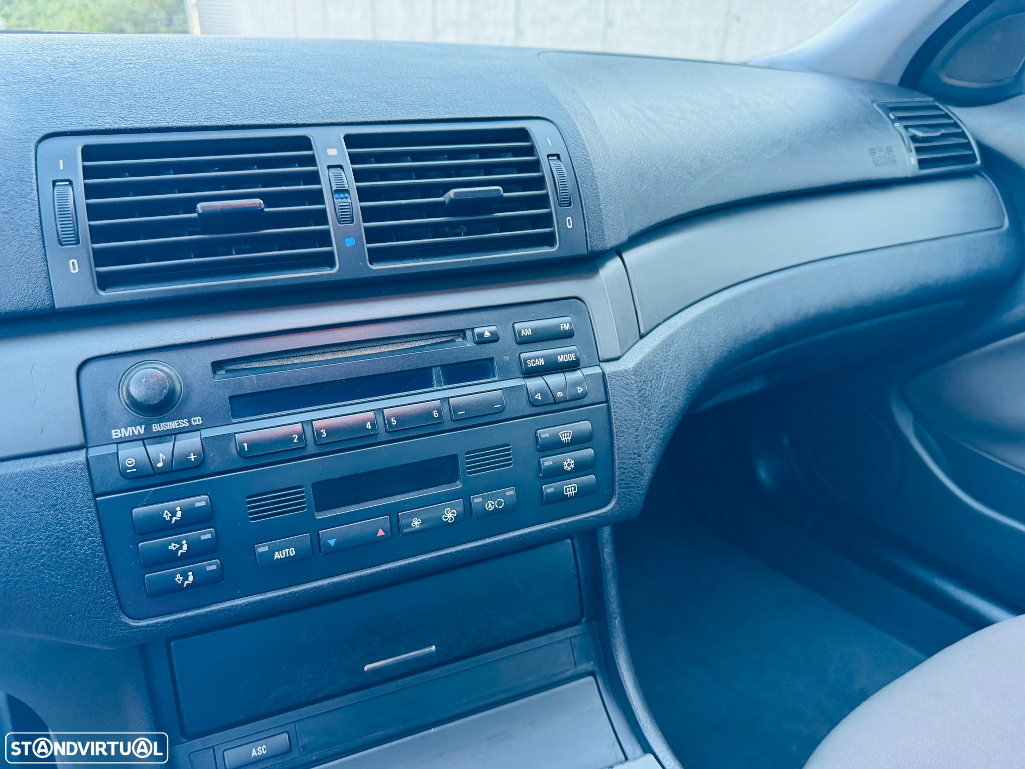 BMW 318 i Touring - 14