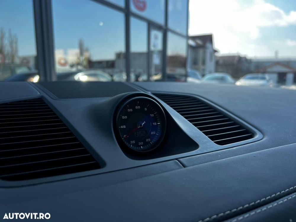 Porsche Cayenne - 21