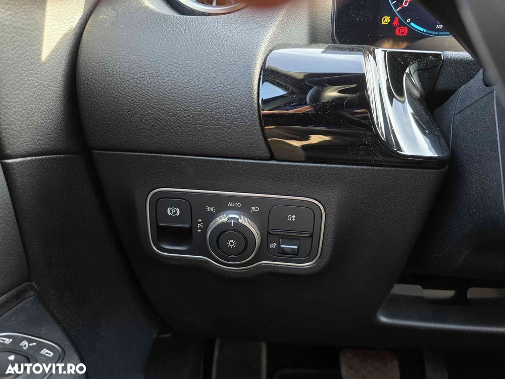 Mercedes-Benz GLA - 12