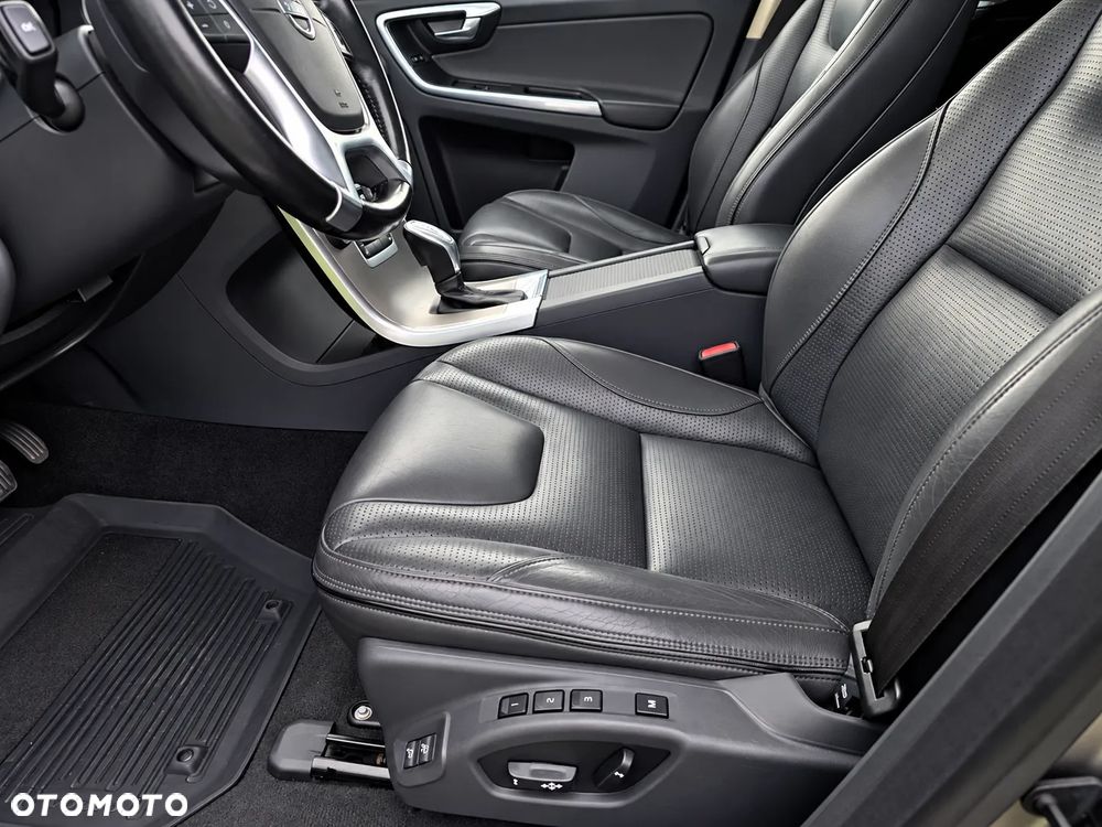 Volvo XC 60 D5 AWD RDesign - 13