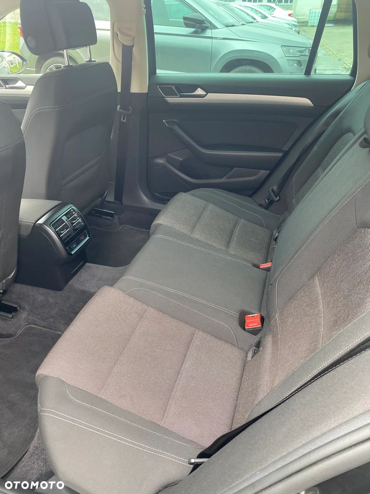 Volkswagen Passat Variant - 10