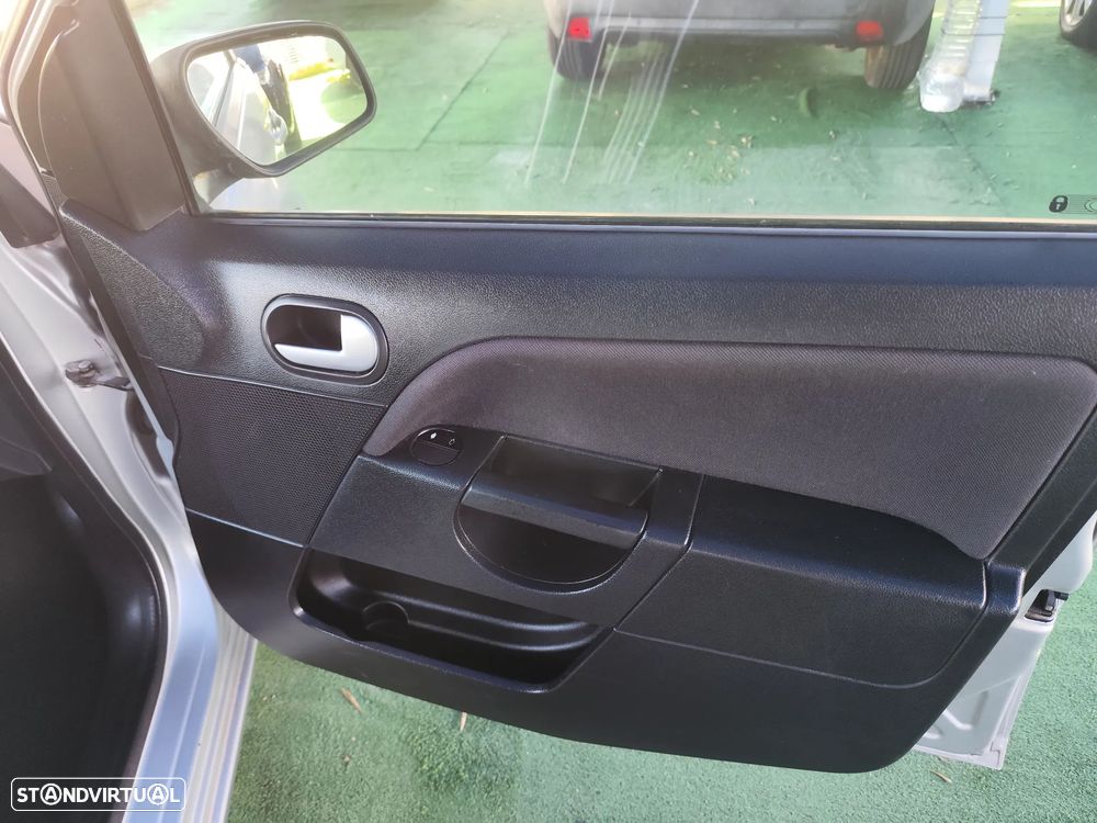 Ford Fiesta 1.25 Trend - 30