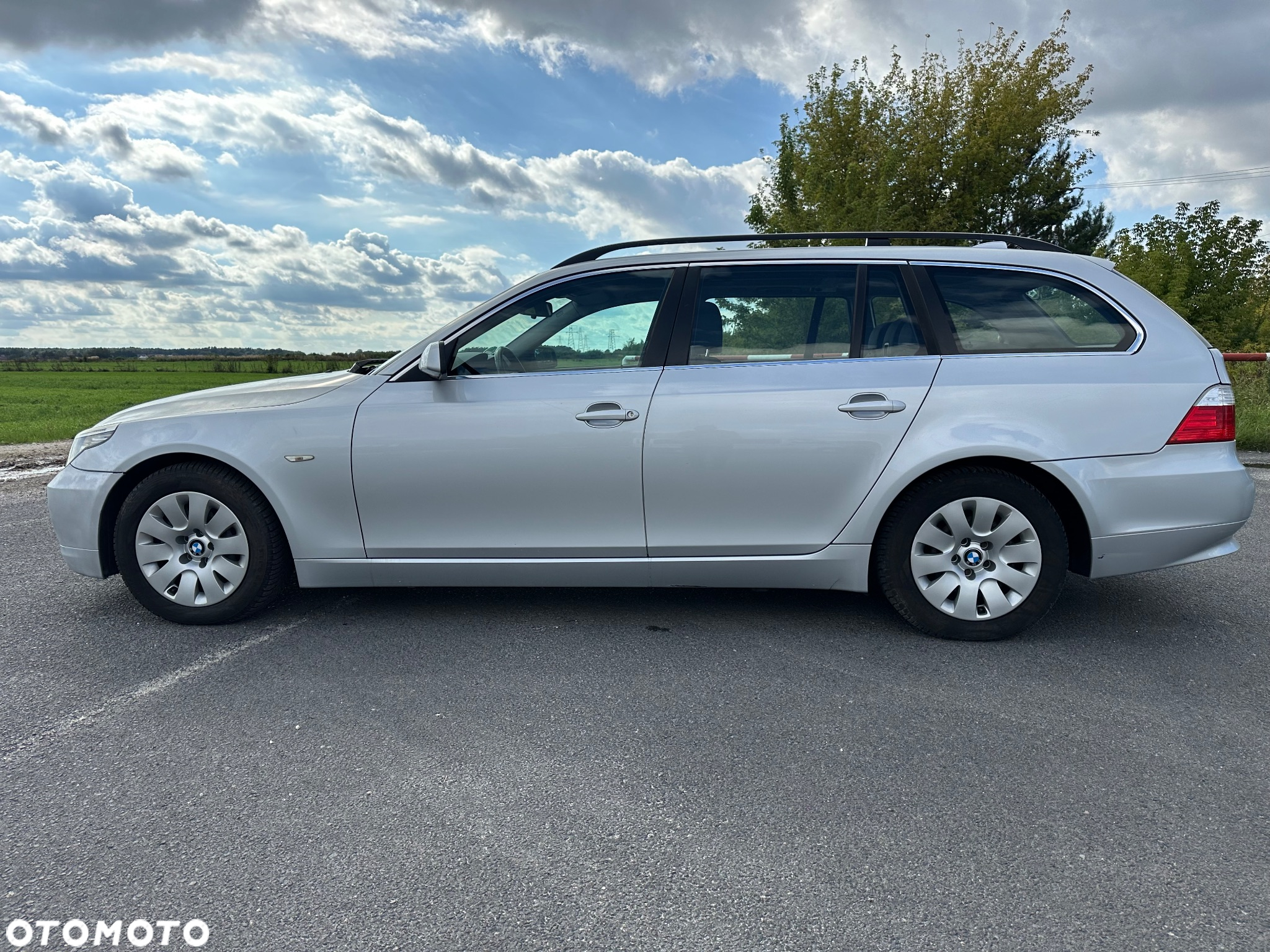 BMW Seria 5 523i Touring - 6