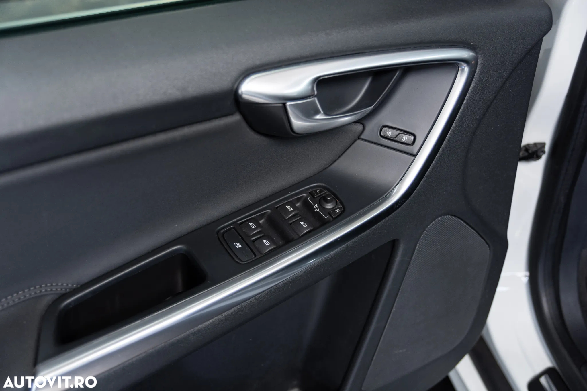 Volvo XC 60 D4 AWD Momentum - 10