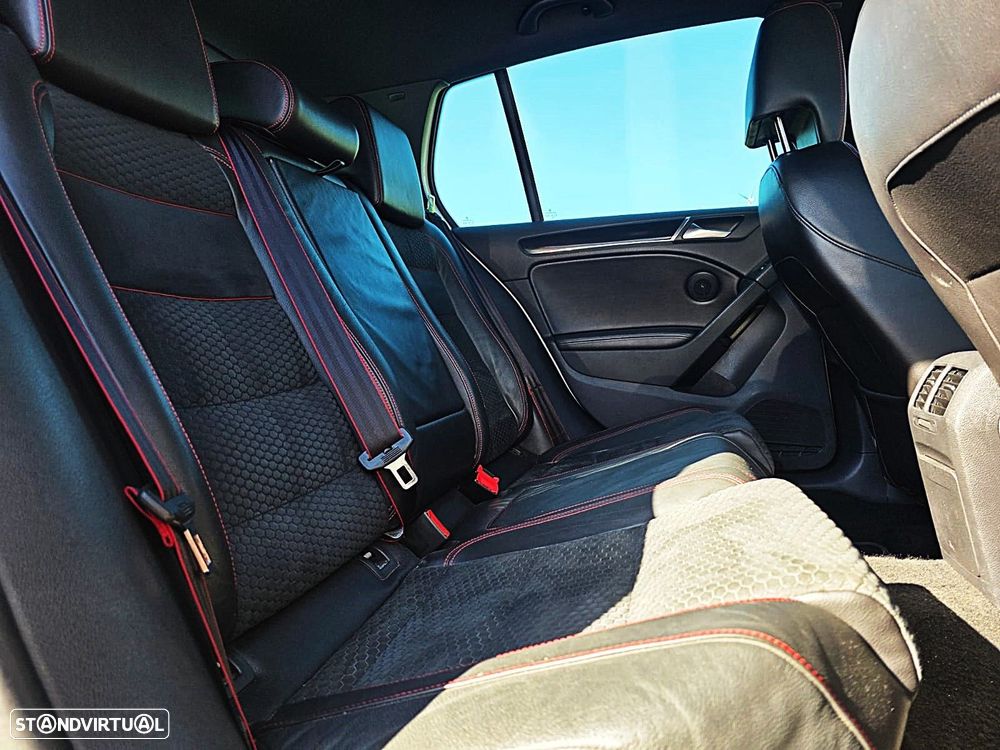 VW Golf 2.0 TSi GTI EDITION 35 DSG - 13