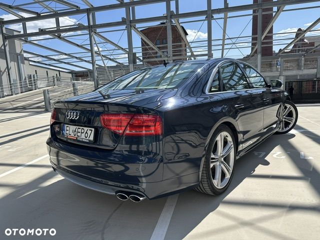 Audi S8 - 10