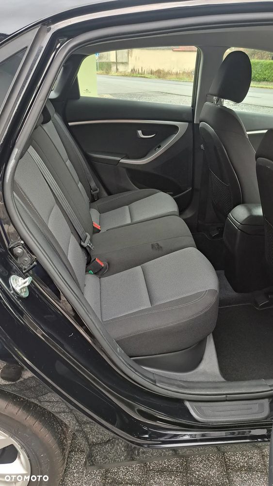 Hyundai i30 blue 1.6 CRDi Style - 9