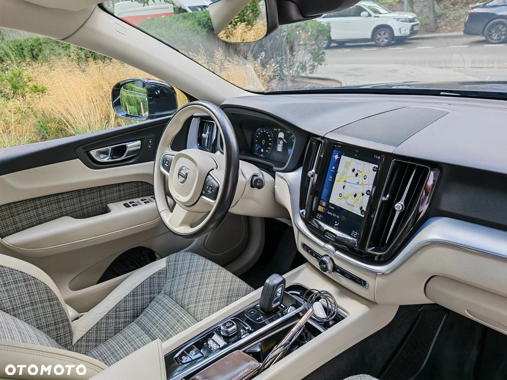Volvo XC 60 B4 D AWD Momentum Pro - 13