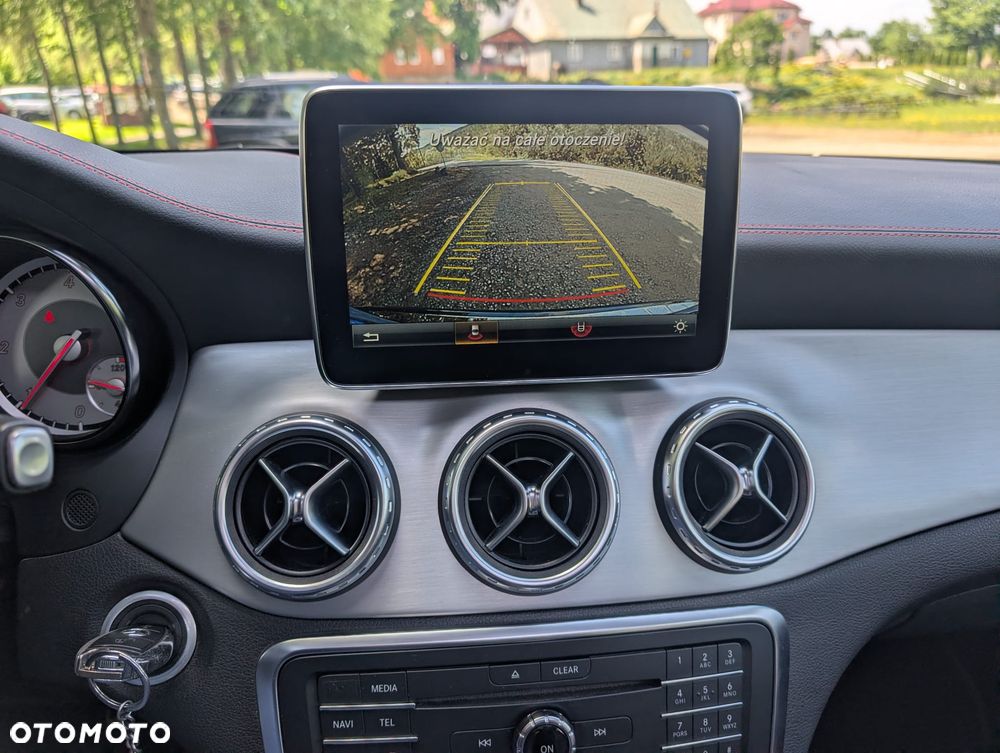 Mercedes-Benz GLA 180 d 7G-DCT AMG Line - 19