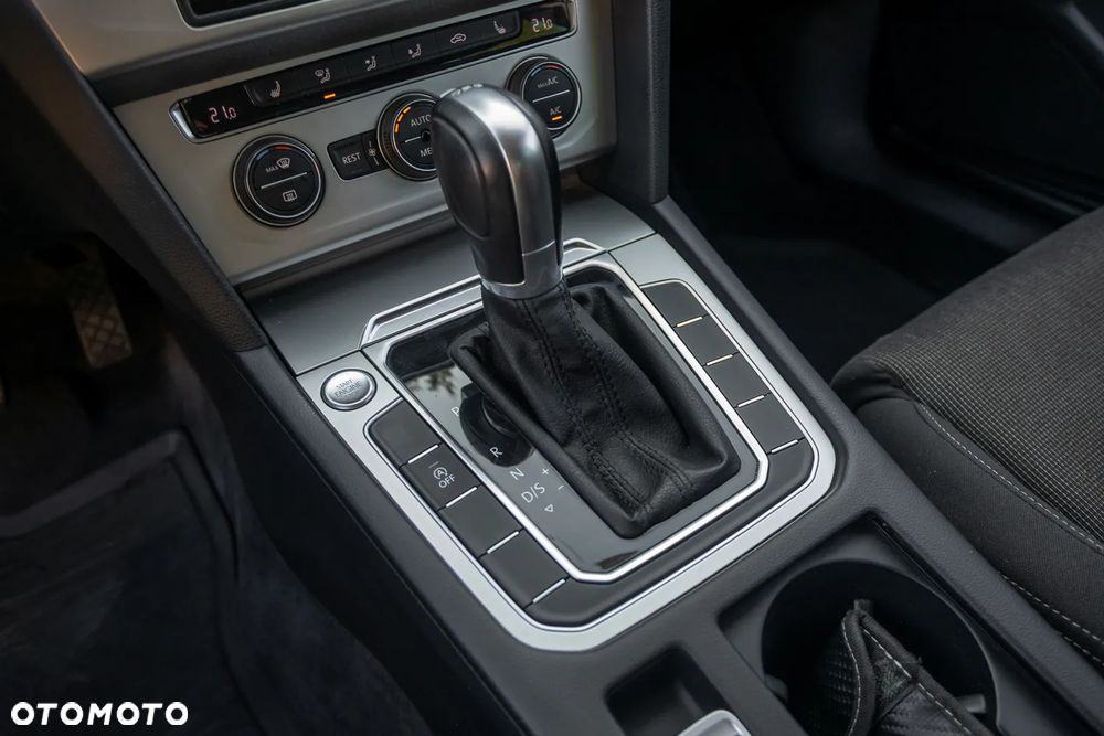 Volkswagen Passat Variant 2.0 TDI SCR DSG - 24