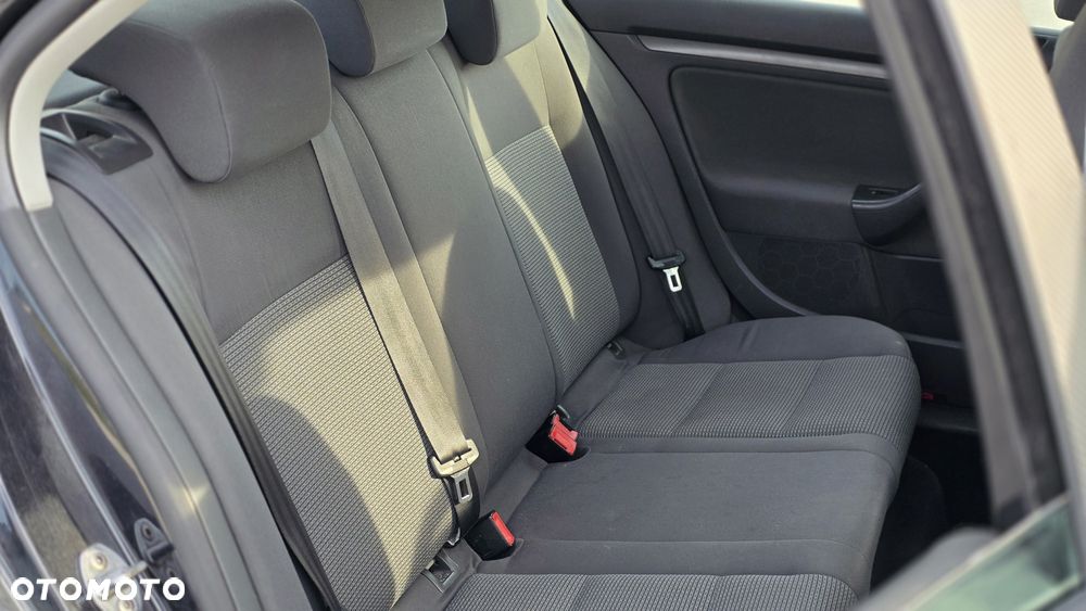 Volkswagen Jetta - 6