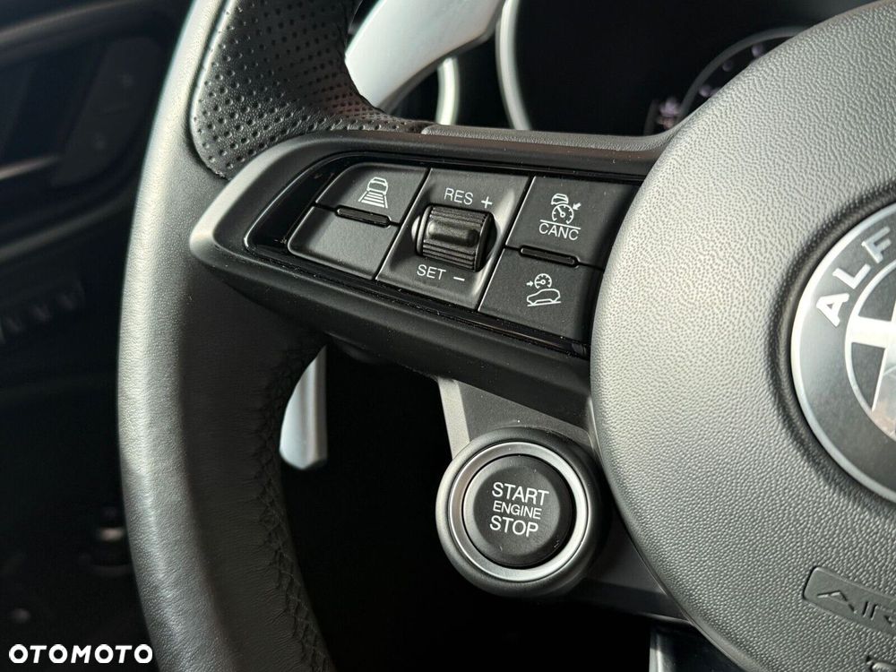 Alfa Romeo Stelvio - 16