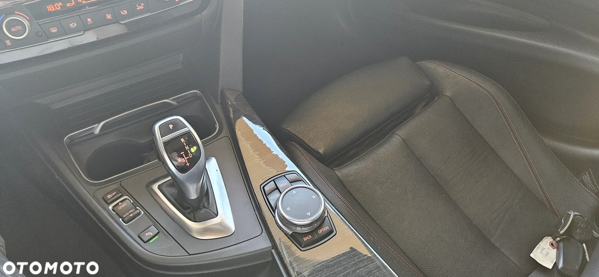 BMW Seria 3 330i - 12