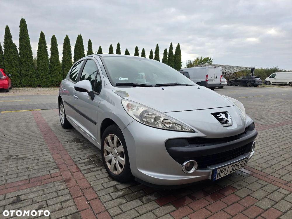 Peugeot 207 - 1