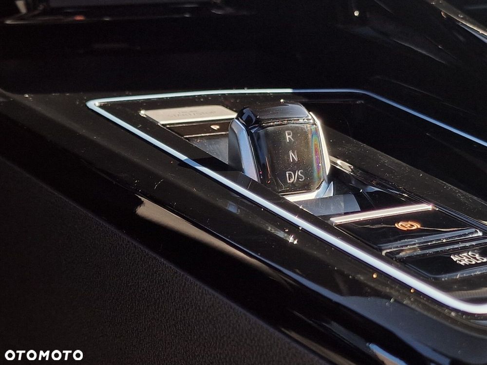 Volkswagen Golf - 25