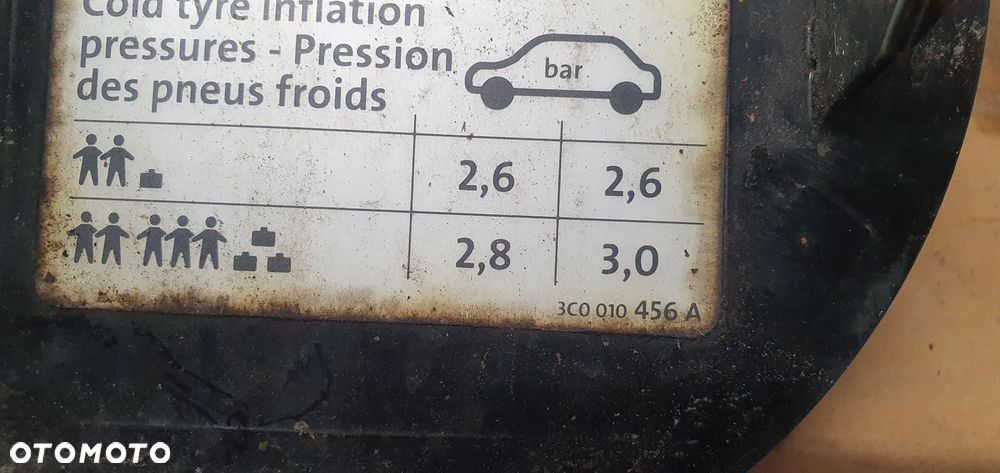 Klapka wlewu paliwa VW Passat B6 L041 3C9809857 - 6
