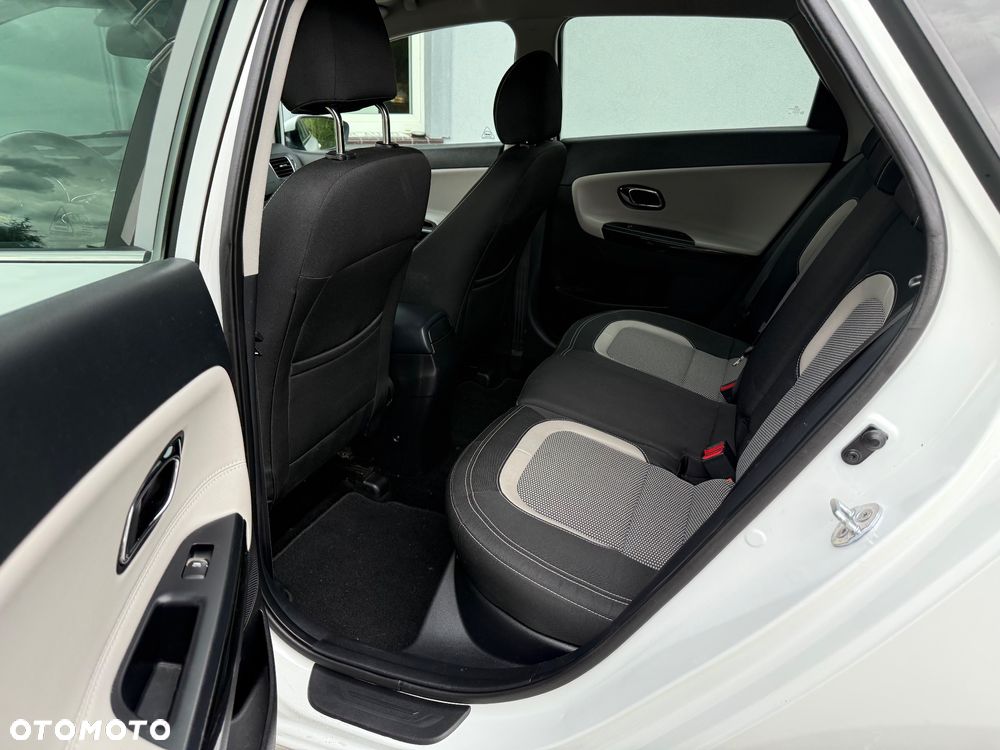 Kia Ceed 1.6 CRDi 136 ISG SW Spirit - 8